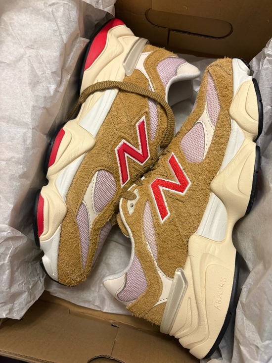 New Balance Shoes - NIB New Balance 9060 Sneakers - Beige & Pink, women’s 8.5